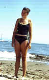 Sarah_at_the_beach.jpg (59820 bytes)